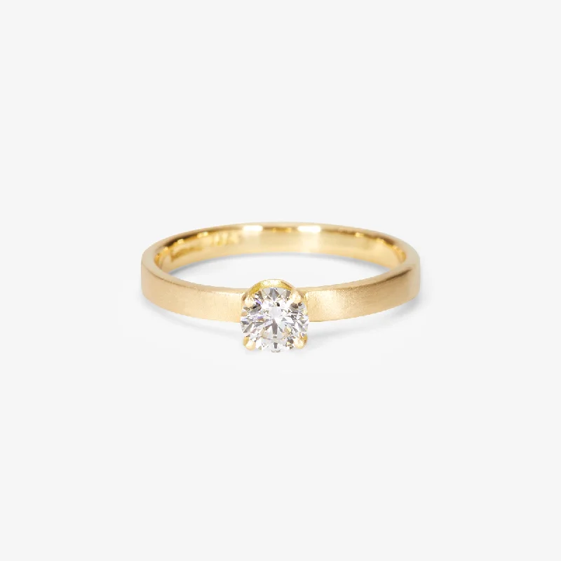 R10305W | 4.5mm Classic White Diamond Solitaire Ring