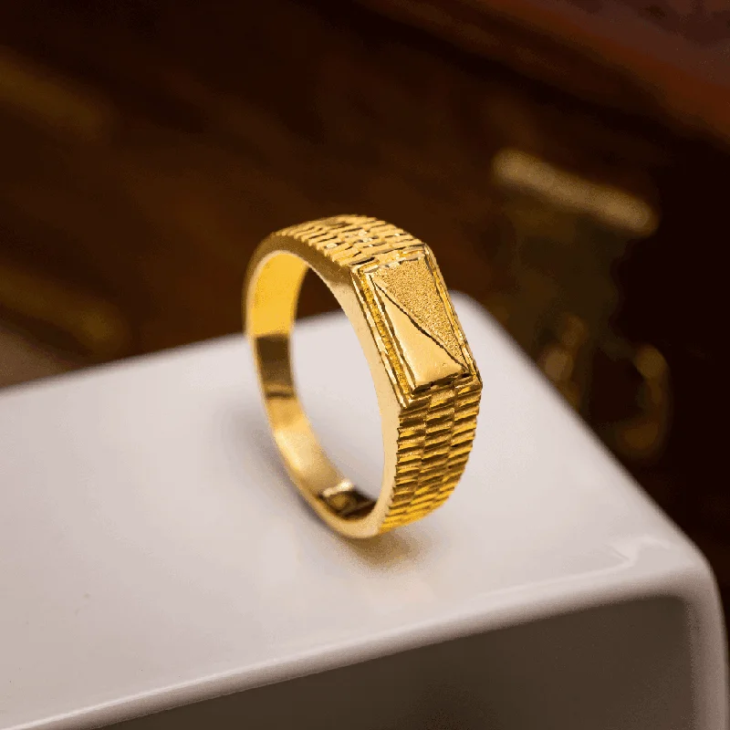 Exclusive Online Discounts On Stylish Jewelry Gents Golden Ring PGGR1-081