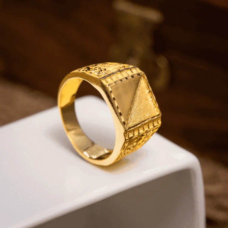 Luxury Jewelry At Unbeatable Discounts Gents Golden Ring PGGR14-052