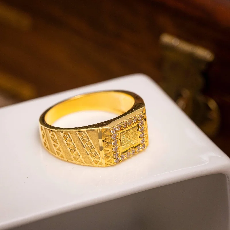 Discounted Jewelry For A Glamorous Look Gents Golden Ring PSGR2-022
