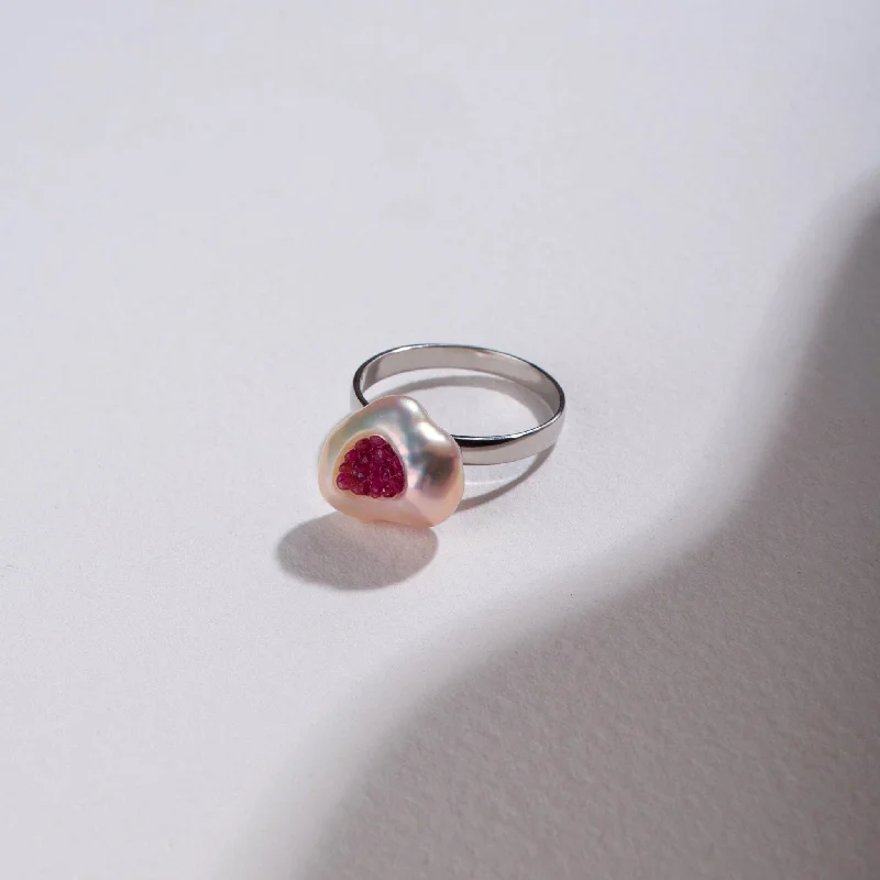 Seasonal Jewelry Clearance – Best Styles At The Lowest Prices Piccolo Finestrino Collection Freshwater Pearl Ring with Ruby Seasonal Jewelry Clearance – Best Styles At The Lowest Prices Piccolo Finestrino Collection Freshwater Pearl Ring with Ruby