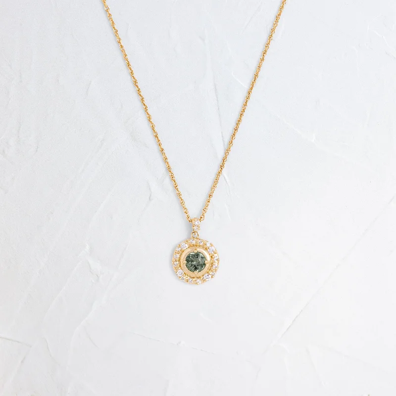 High-End Jewelry, Now More Affordable Than Ever Enclosed Necklace