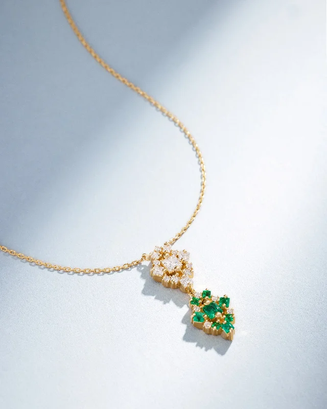 Trending Jewelry Now Available At Exclusive Prices La Fantaisie Double Star Diamond & Emerald Pendant Trending Jewelry Now Available At Exclusive Prices La Fantaisie Double Star Diamond & Emerald Pendant