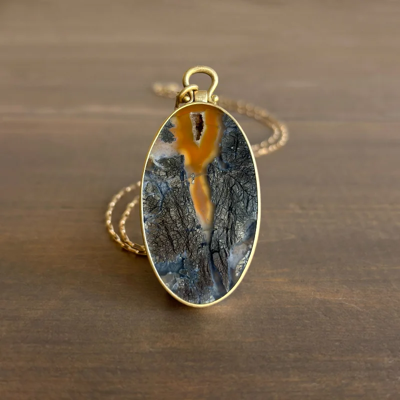 Seasonal Jewelry Deals – Elevate Your Style Large Oval Agate with Hematite Pendant