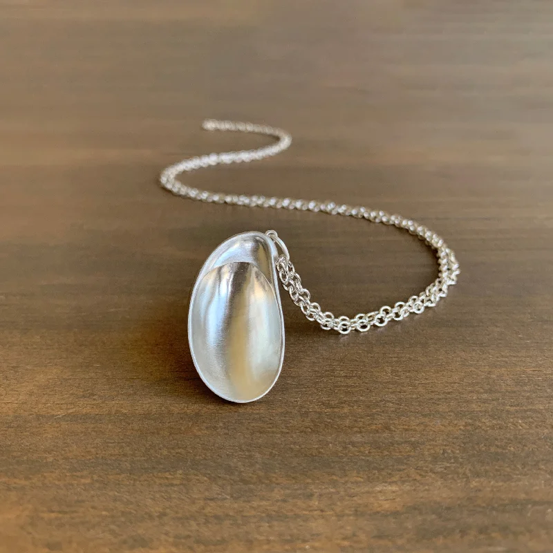 Bold And Beautiful Jewelry Now At Irresistible Prices Large Silver Slipper Shell Ruthie B. Necklace