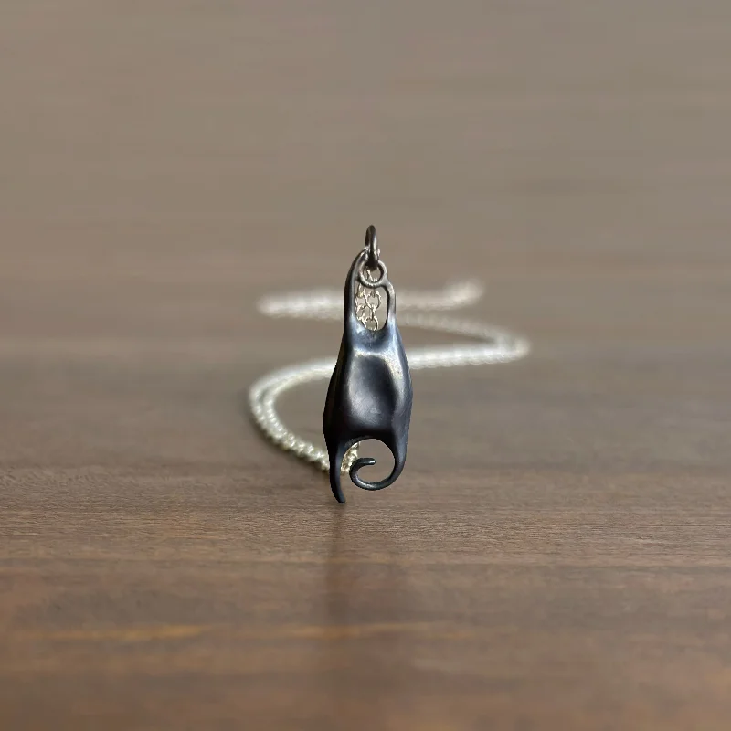 Affordable Gold-Plated Jewelry For Modern Fashion Little Silver Skate Egg Pendant