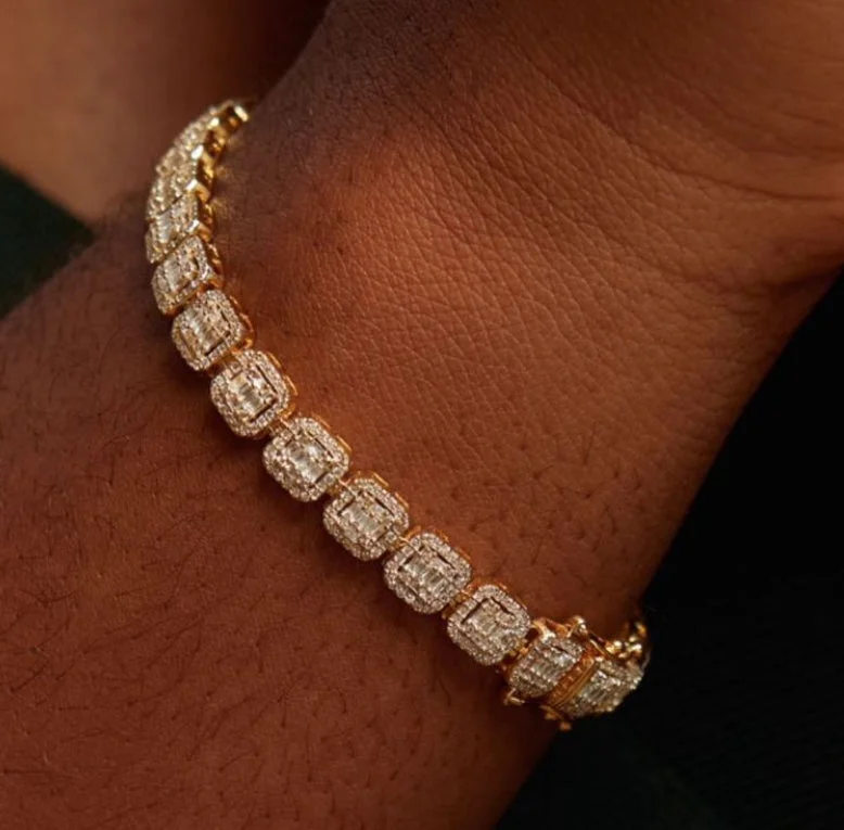 Premium Diamond Jewelry For Unforgettable Moments Baguette Cut Moissanite Bracelet in 18K Gold Premium Diamond Jewelry For Unforgettable Moments Baguette Cut Moissanite Bracelet in 18K Gold