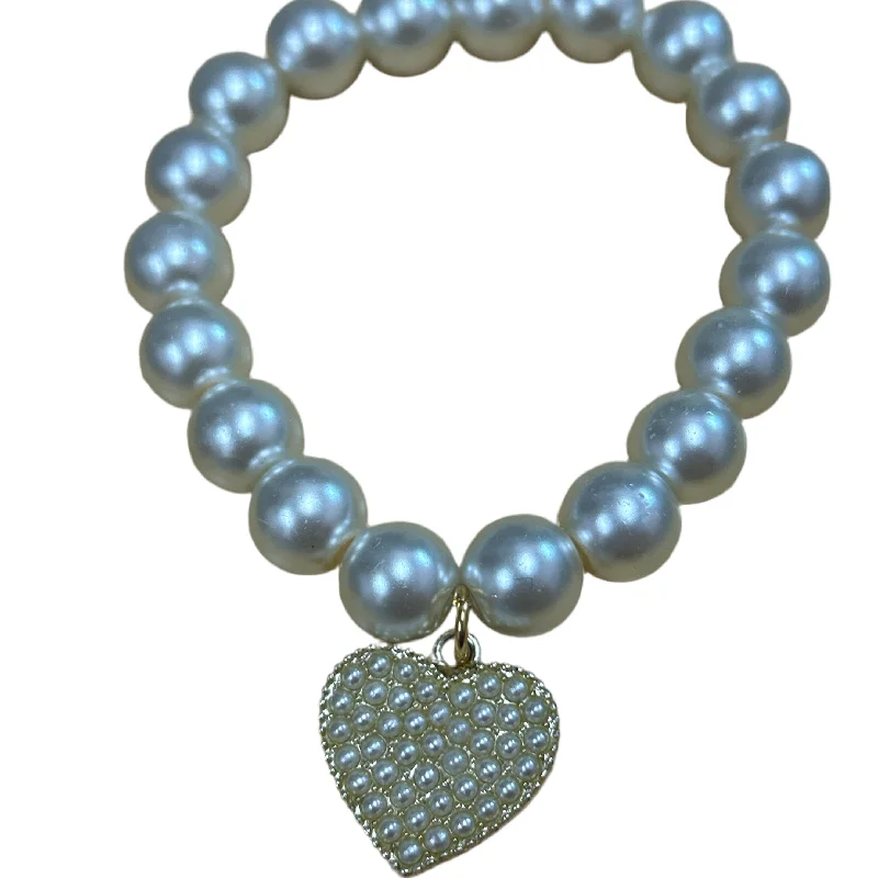 Dainty And Elegant Jewelry Now At Reduced Prices Cream Pearl With Mini Pearls Gold Heart Charm 10mm