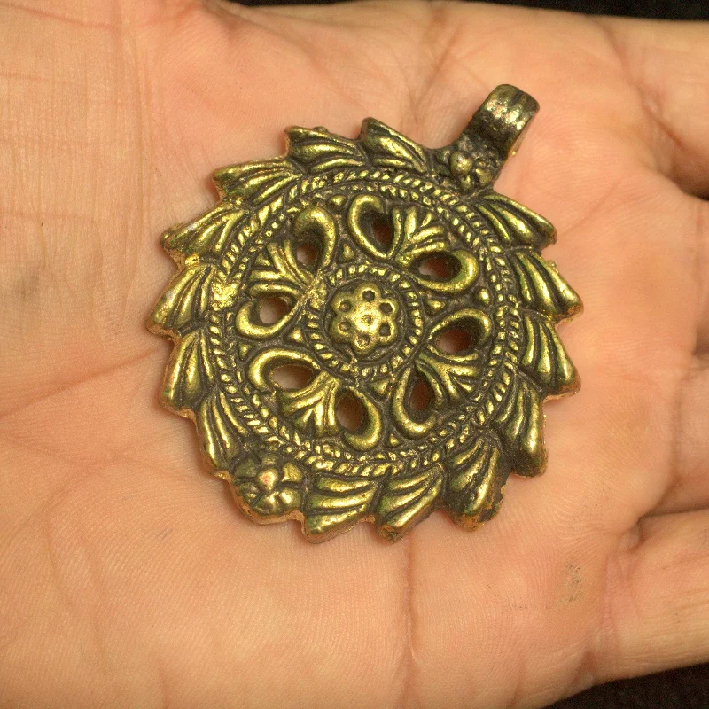 Huge Savings On Timeless Jewelry Collections Antique Golden Metal Flower Pendant 2 Inch Huge Savings On Timeless Jewelry Collections Antique Golden Metal Flower Pendant 2 Inch