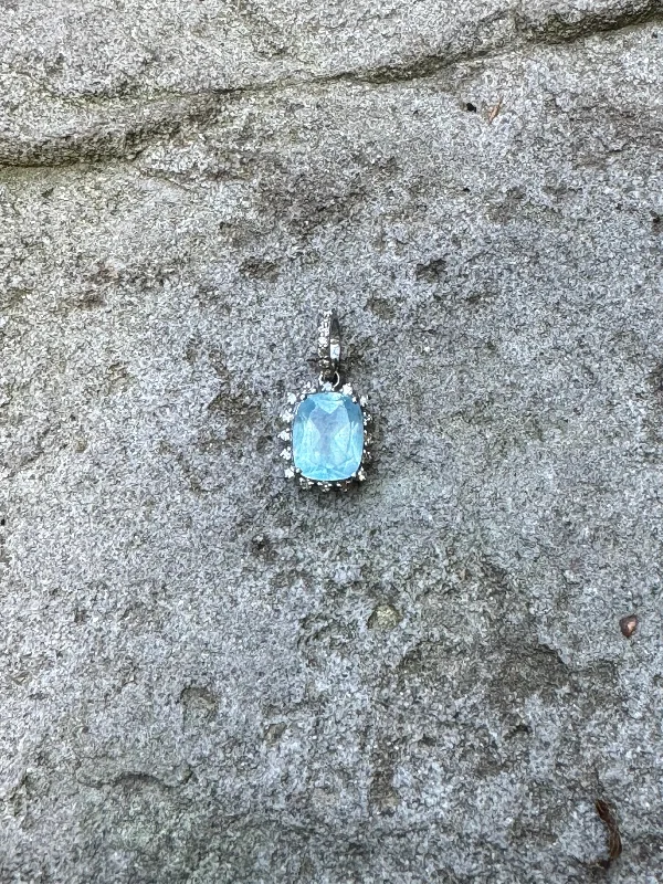 Fashion-Forward Geometric Jewelry For Contemporary Style Aquamarine with Pave Diamonds Pendant Fashion-Forward Geometric Jewelry For Contemporary Style Aquamarine with Pave Diamonds Pendant