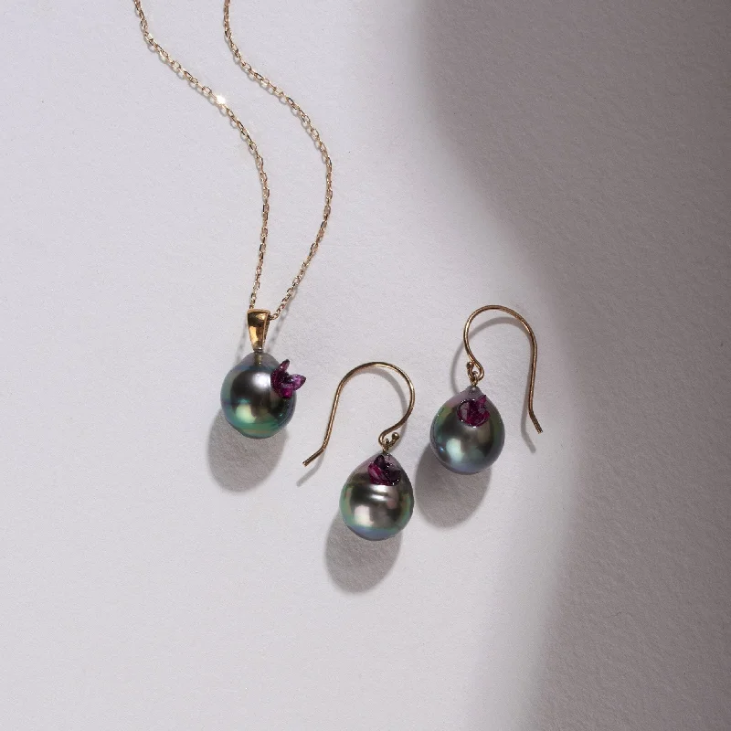 Elegant Designs, Unbeatable Discounts – Shop Jewelry Now Point Collection Tahitian Drop Pearl Dangle Earrings and Pendant Set with Ruby Elegant Designs, Unbeatable Discounts – Shop Jewelry Now Point Collection Tahitian Drop Pearl Dangle Earrings and Pendant Set with Ruby