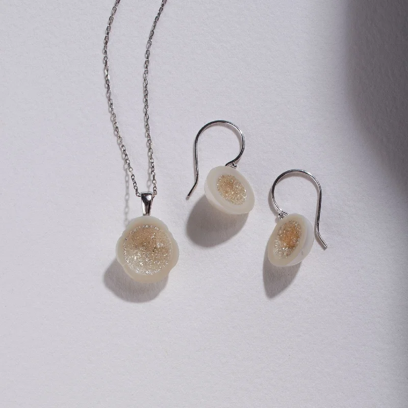Fashion-Forward Jewelry At Incredible Prices White South Sea Baroque Pearl Geode Dangle Earrings and Pendant Set with Diamond Fashion-Forward Jewelry At Incredible Prices White South Sea Baroque Pearl Geode Dangle Earrings and Pendant Set with Diamond